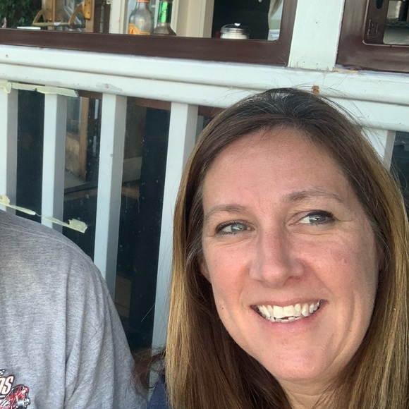 Meet your Posher, Lisa - Picture 1 of 1